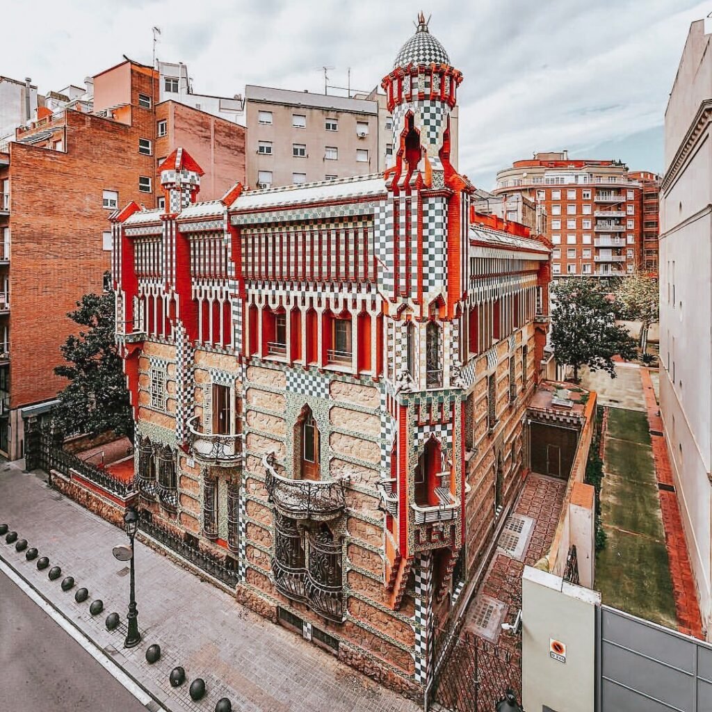 Экскурсии в Барселоне. Чем больше вы погрузитесь в её историю, тем больше открытий сделаете!