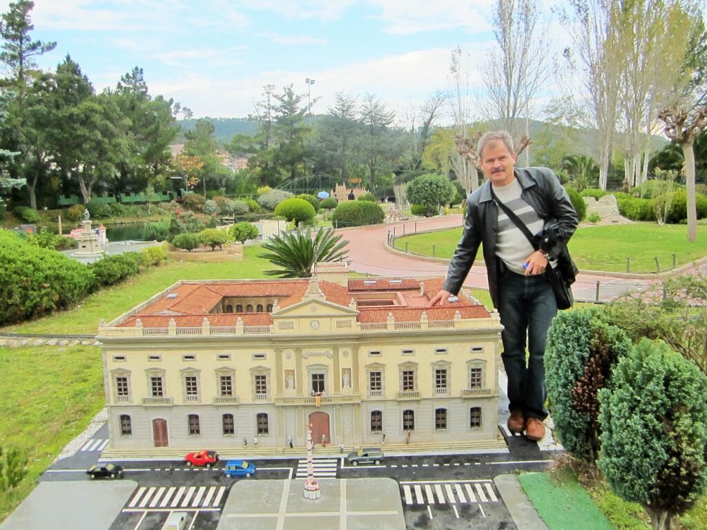 парк «Каталония в миниатюре» и Заколдованный лес