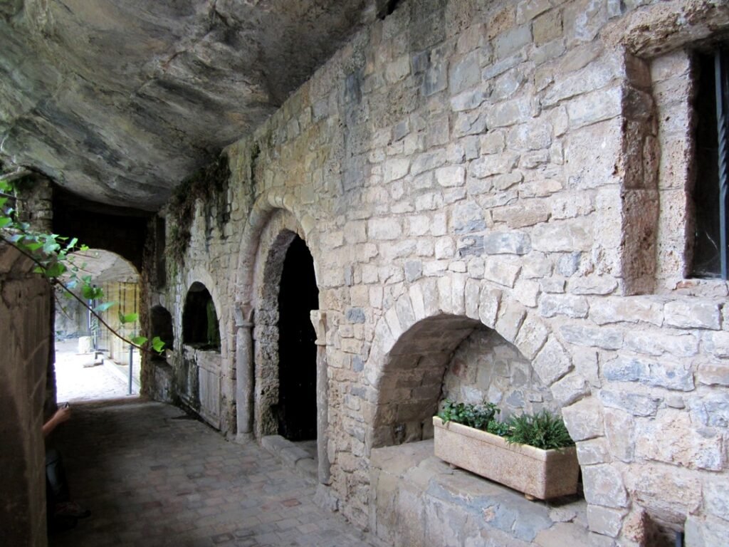 Монастырь Сан Мигель дель Фай и шоу хищных птиц