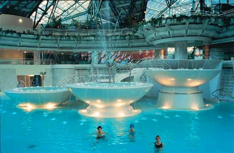 Термальные источники Андорры. Поскольку эти воды богаты серой и минералами, они обладают расслабляющим, ранозаживляющим, снимающим мышечное напряжение действием.