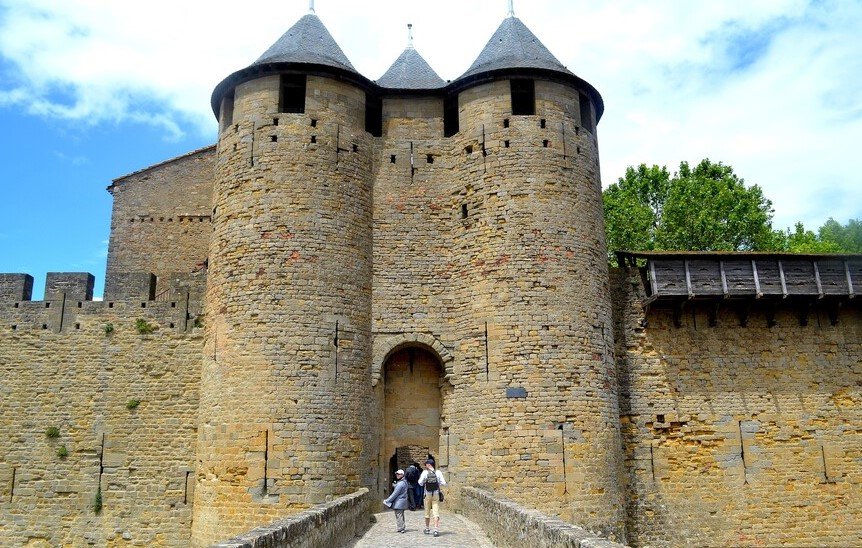 Каркассон - вход в замок Комталь