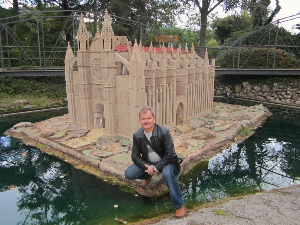 парк «Каталония в миниатюре» и Заколдованный лес - кафедральный собор Пальма-де-Майорки