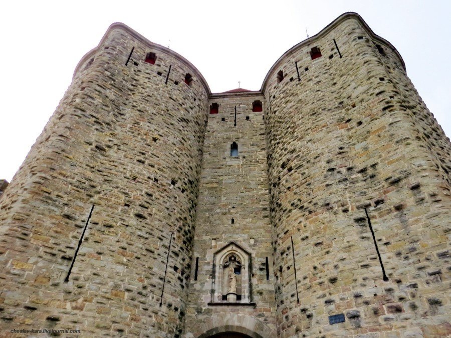 Каркассон - Сдвоенная башня Нарбонских ворот